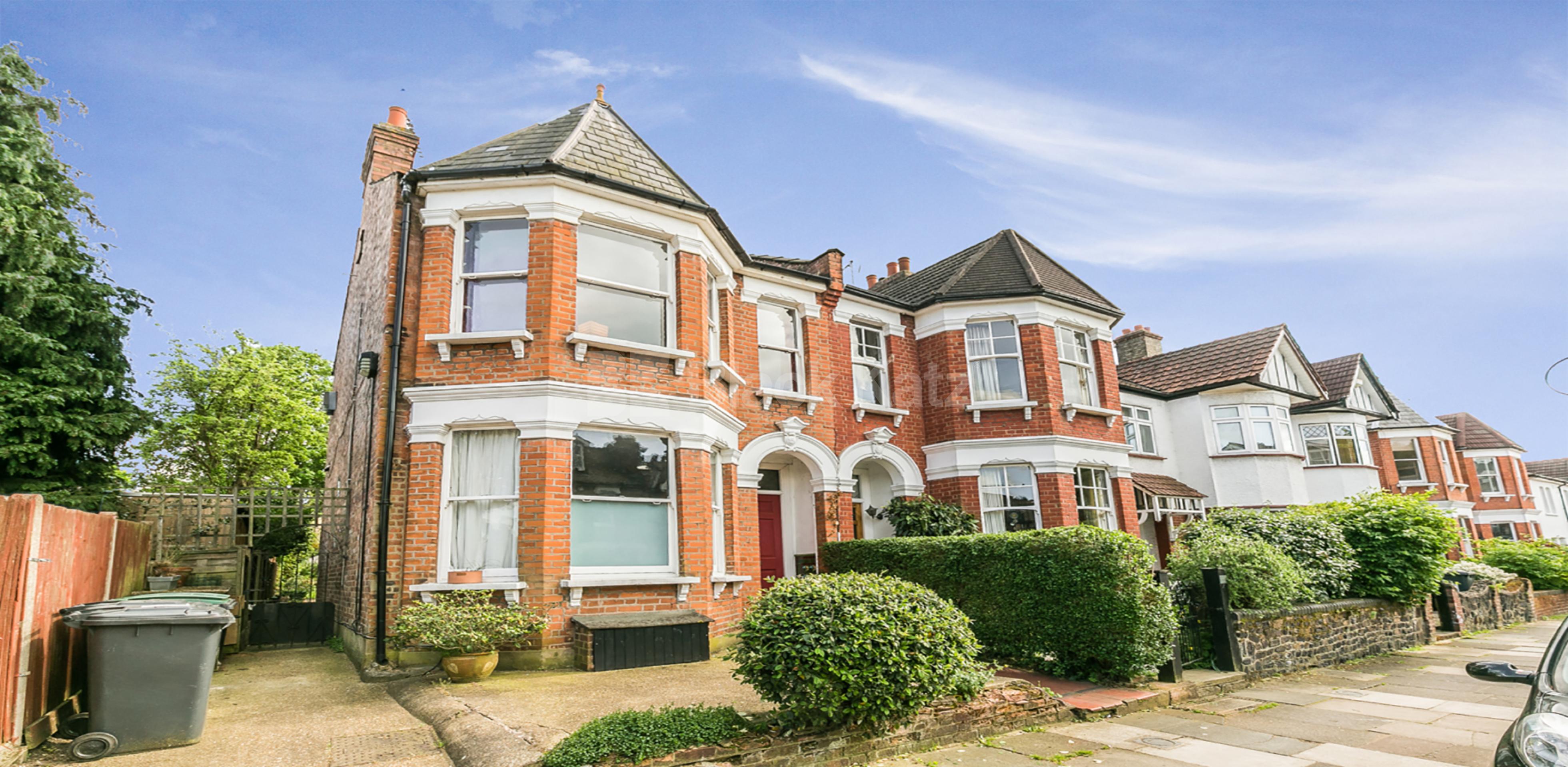 One double bedroom property on a lovely quiet tree lined street Firs Avenue , Muswell Hill  N10